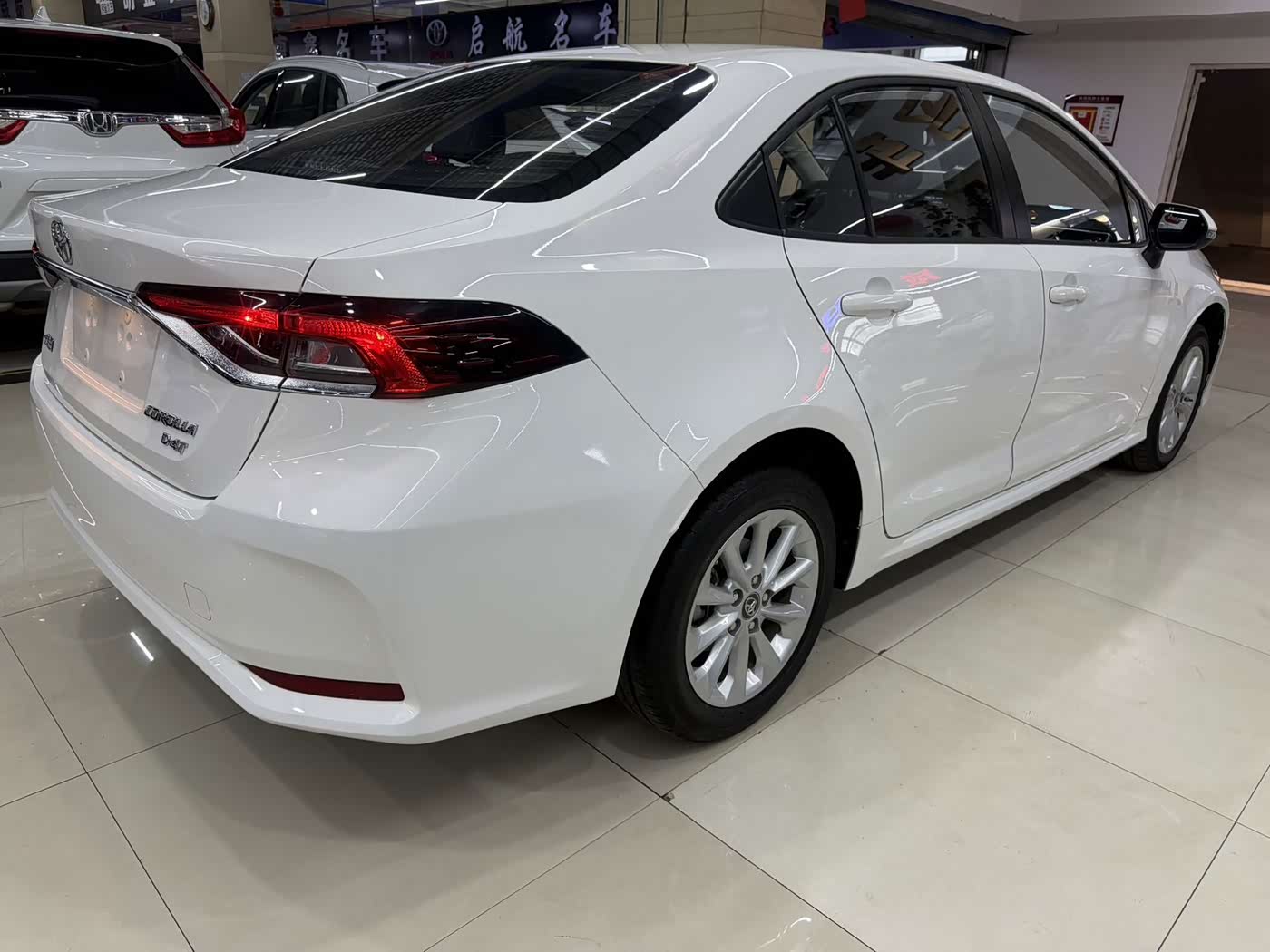 Toyota Corolla 1.2 л 2022 г. Белый, пробег 8600 км