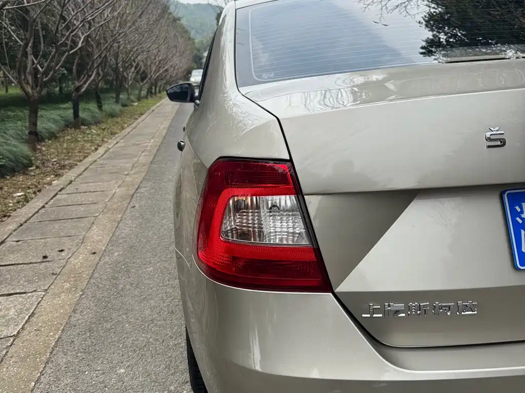 Skoda Rapid — миниатюра 9