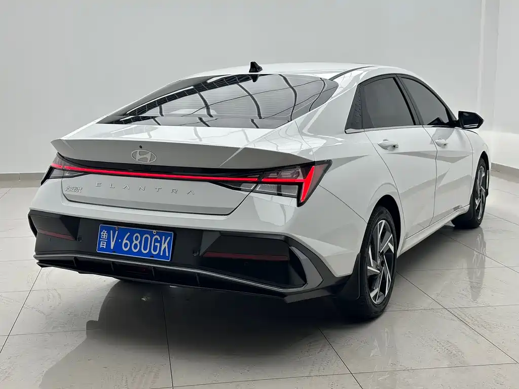 Hyundai Elantra 2023 1.5L CVT LUX Luxury