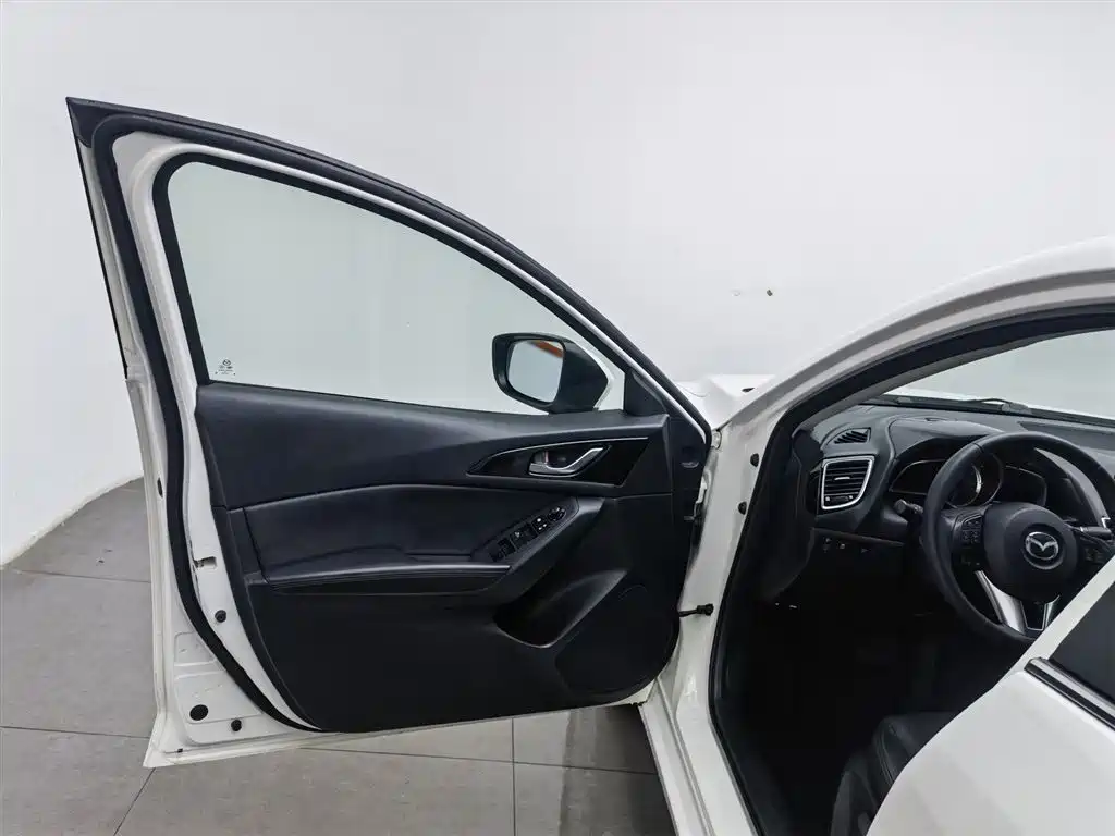 Mazda Mazda3 3 2014 2.0L AT Flagship