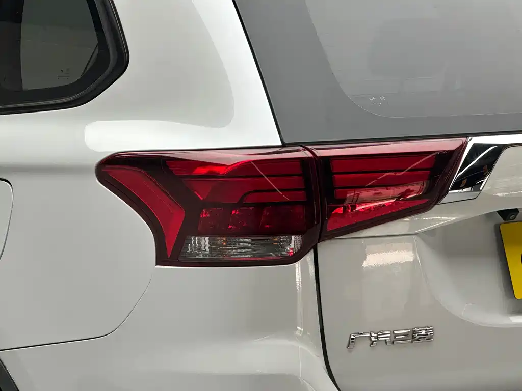 Mitsubishi Outlander — миниатюра 20