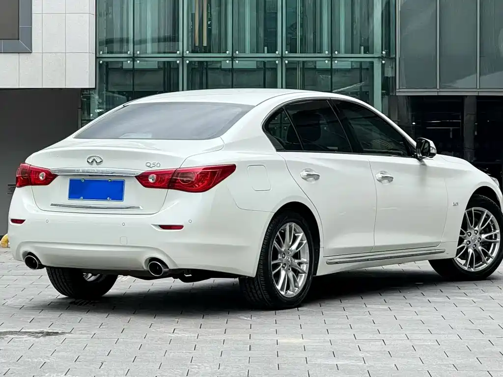 INFINITI Q50L
