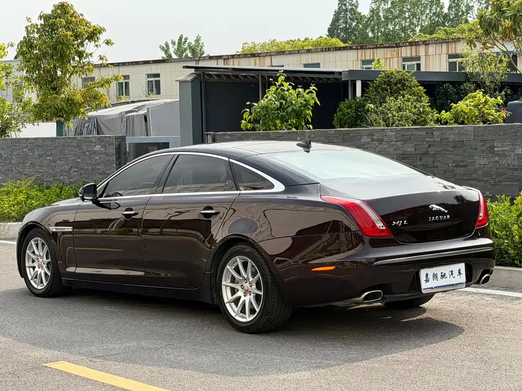 Jaguar XJ — миниатюра 4