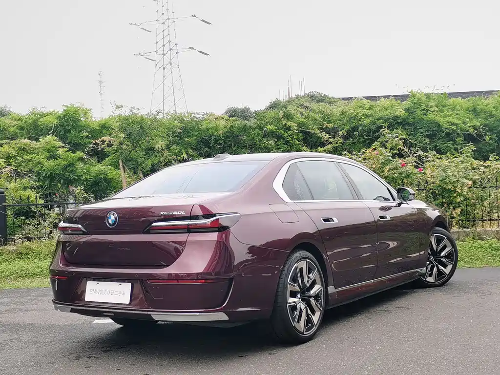 BMW i7 2023 xDrive60L Luxury