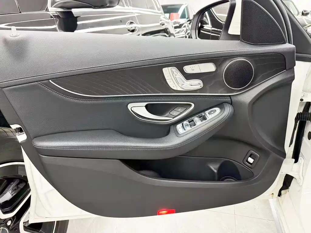 Mercedes-Benz C-Class — миниатюра 13