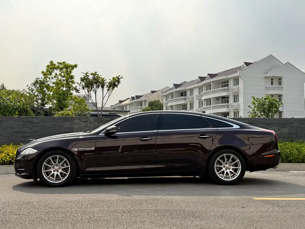 Jaguar XJ — миниатюра 3