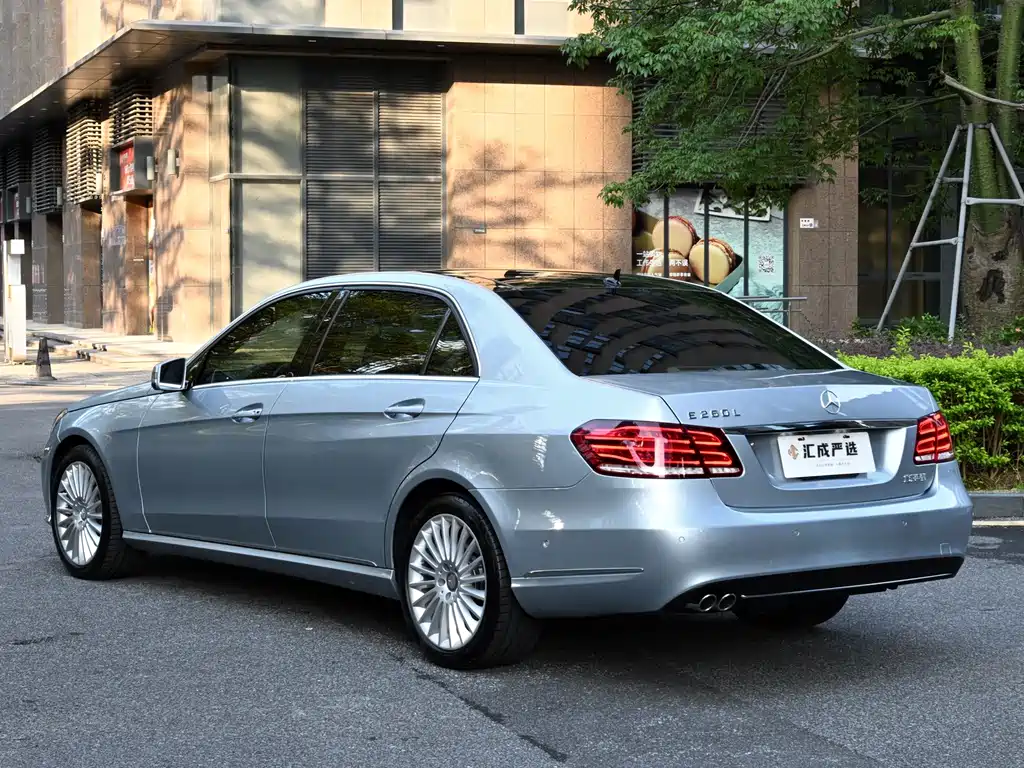 Mercedes-Benz E-Class — миниатюра 3