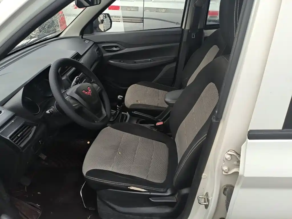 Wuling Hongguang — миниатюра 15