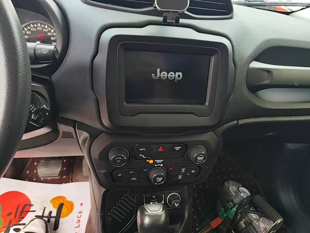 Jeep Renegade — миниатюра 13