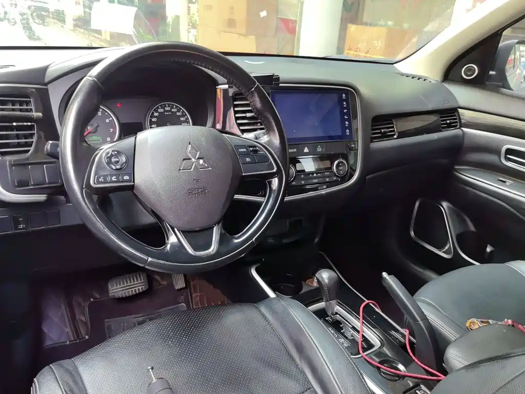 Mitsubishi Outlander — миниатюра 10