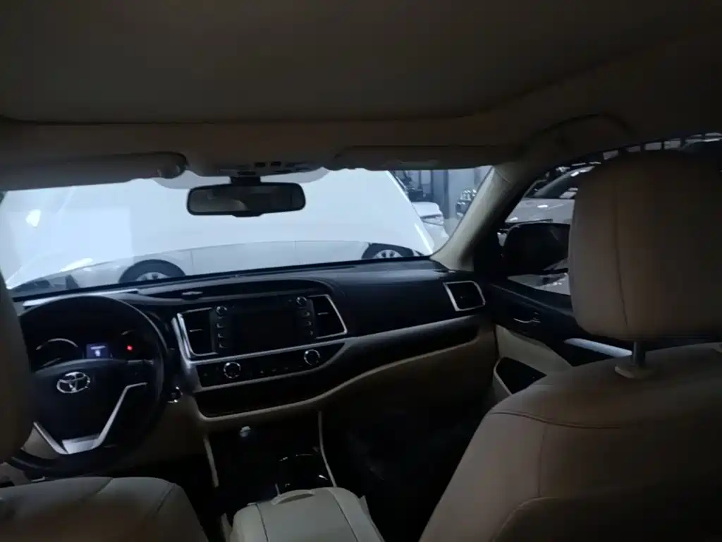Toyota Highlander — миниатюра 18