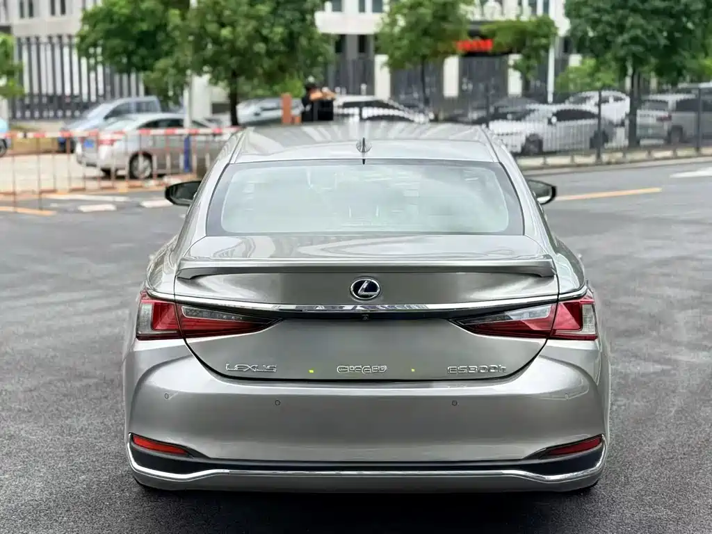 Lexus ES — миниатюра 8