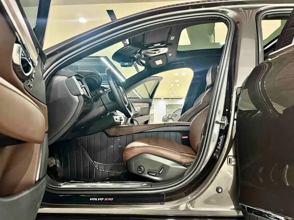 Volvo S90 — миниатюра 7