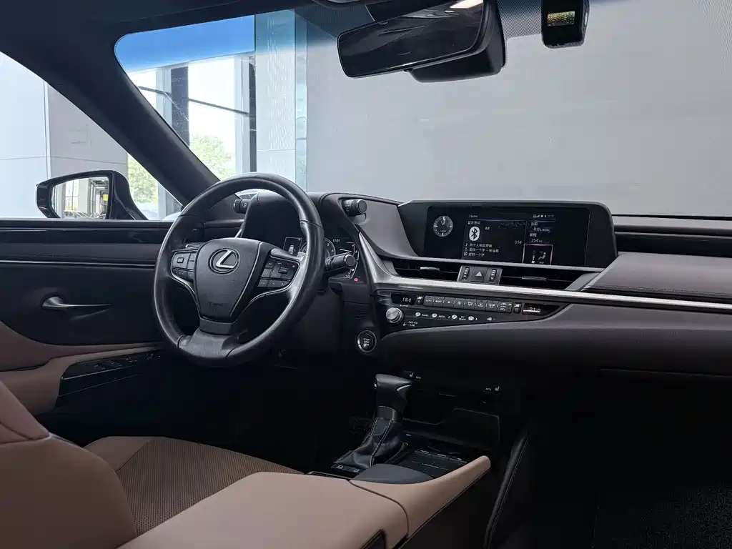 Lexus ES — миниатюра 16