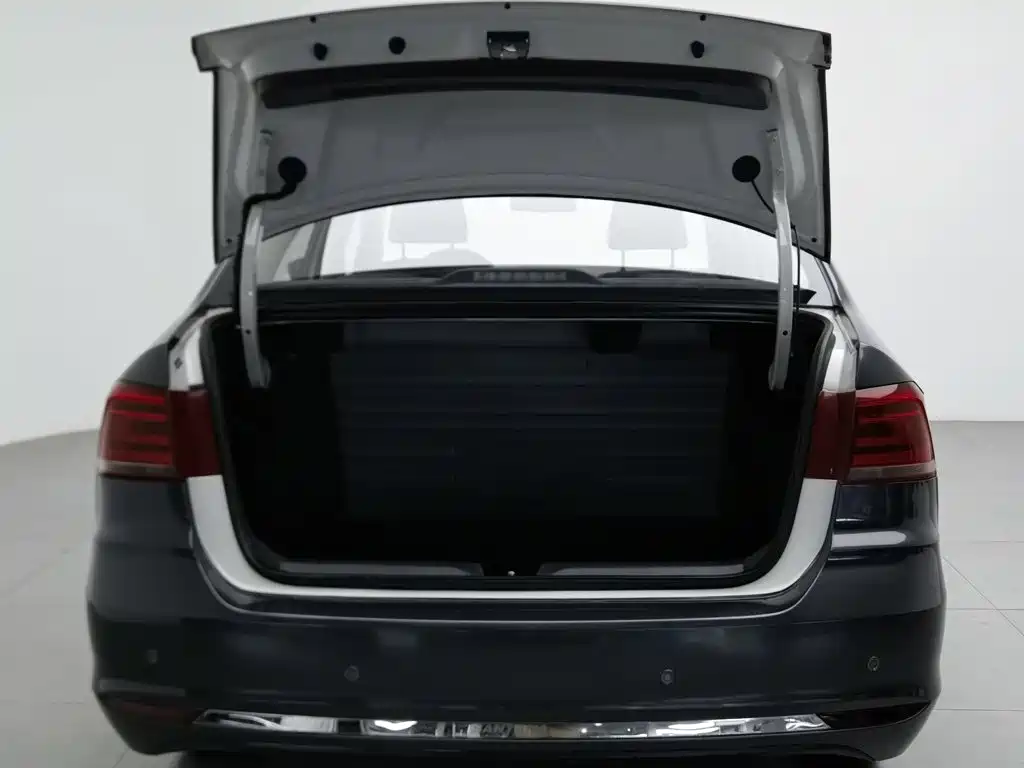 Volkswagen Santana — миниатюра 16