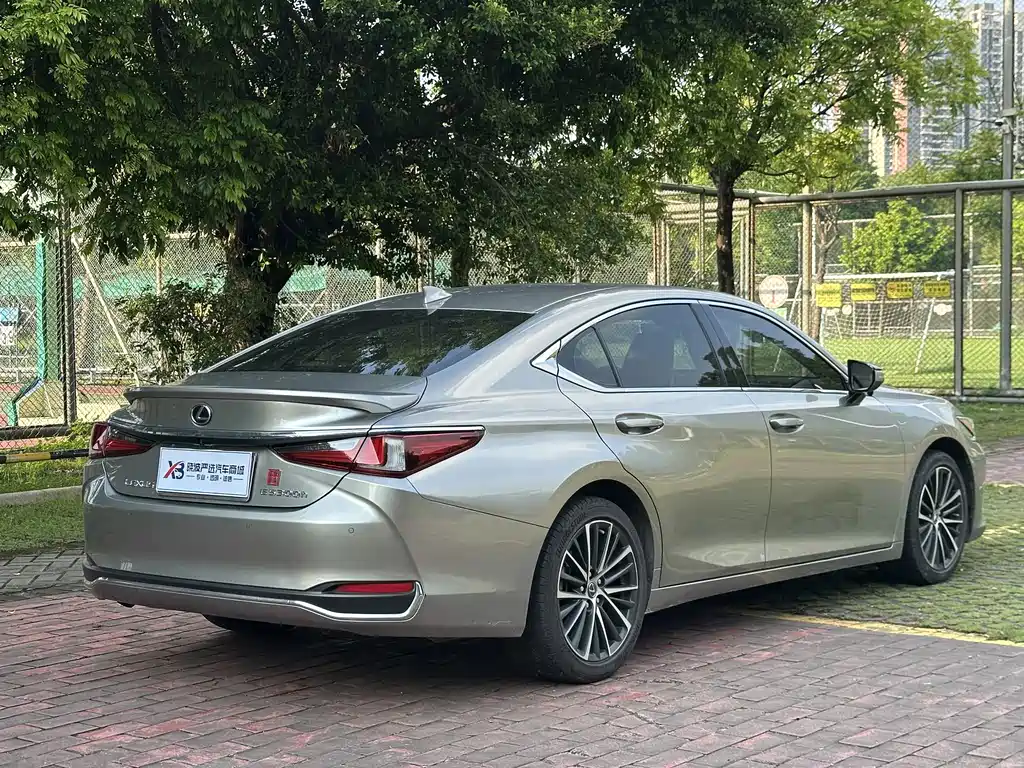 Lexus ES — миниатюра 6