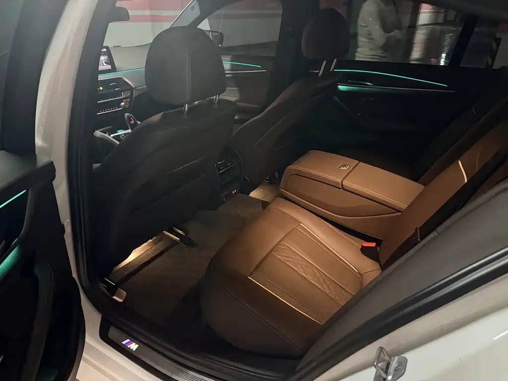 BMW 5 Series — миниатюра 4