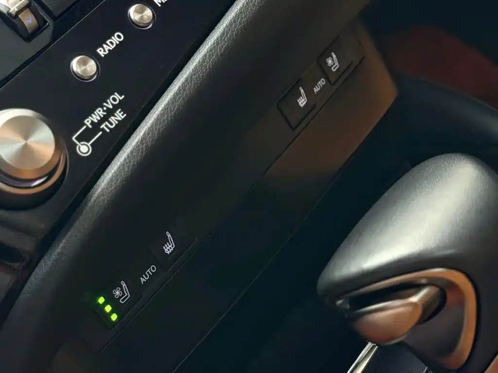Lexus ES — миниатюра 9