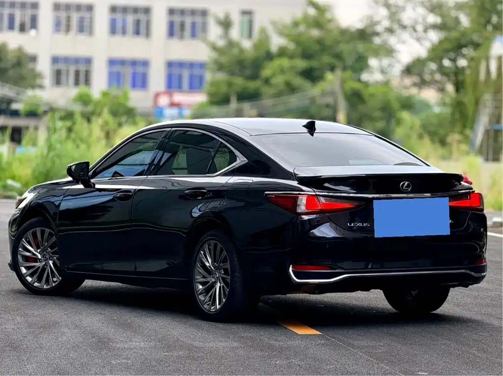 Lexus ES — миниатюра 13