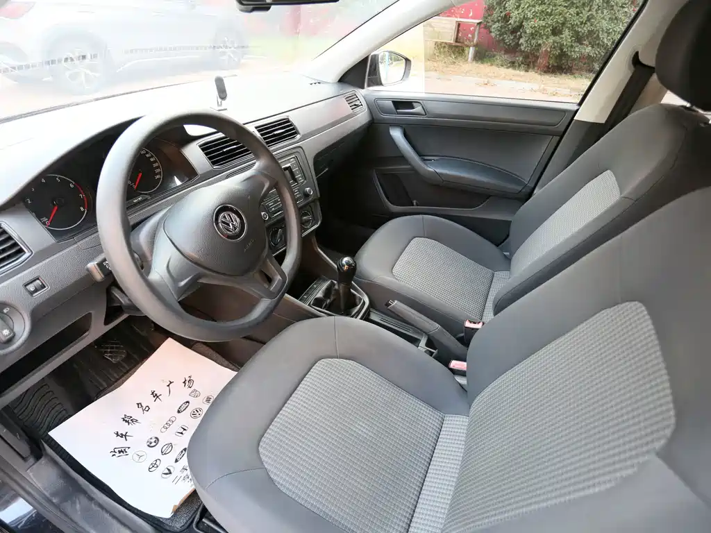 Volkswagen Santana — миниатюра 7