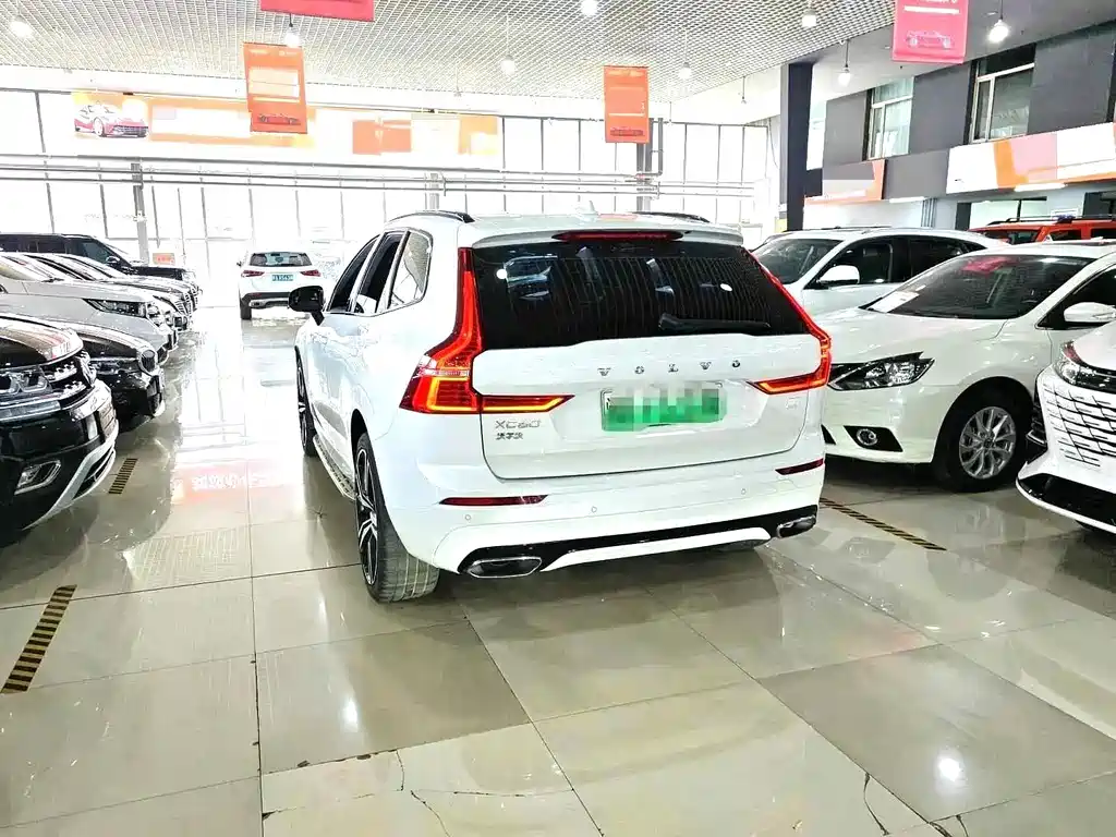 Volvo XC60 PHEV — миниатюра 6