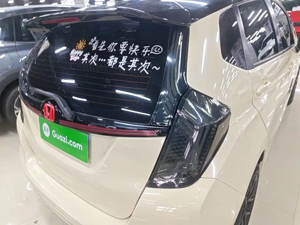 Honda Fit — миниатюра 8