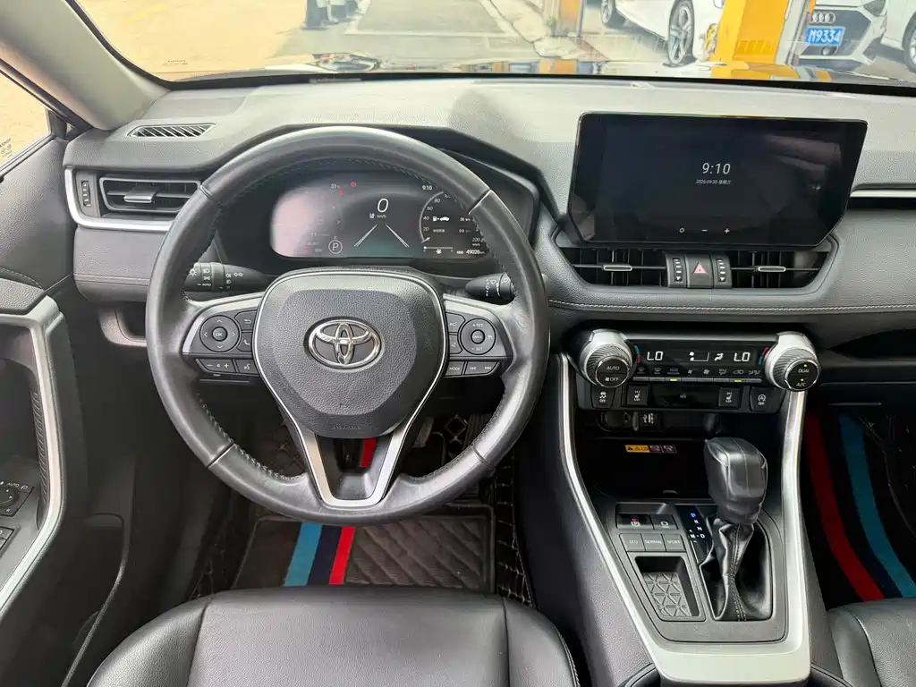 Toyota RAV4 — миниатюра 9