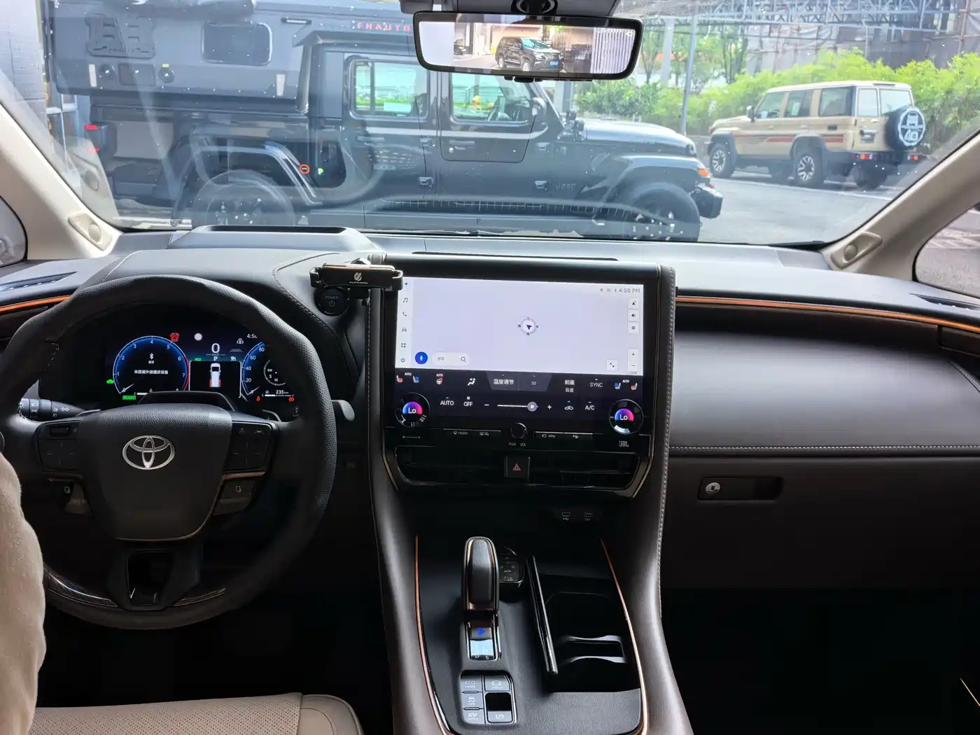 Toyota Elfa 2024 Черный из Китая