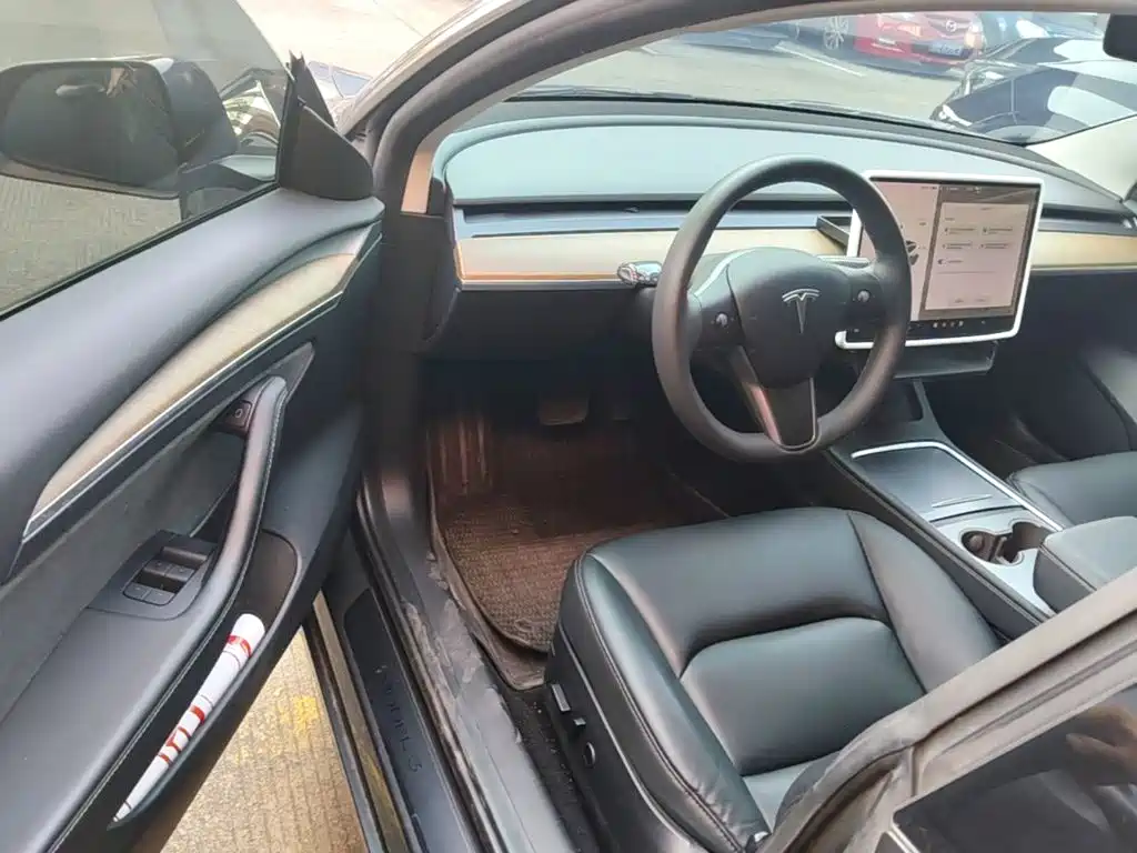 Tesla Model 3 — миниатюра 16