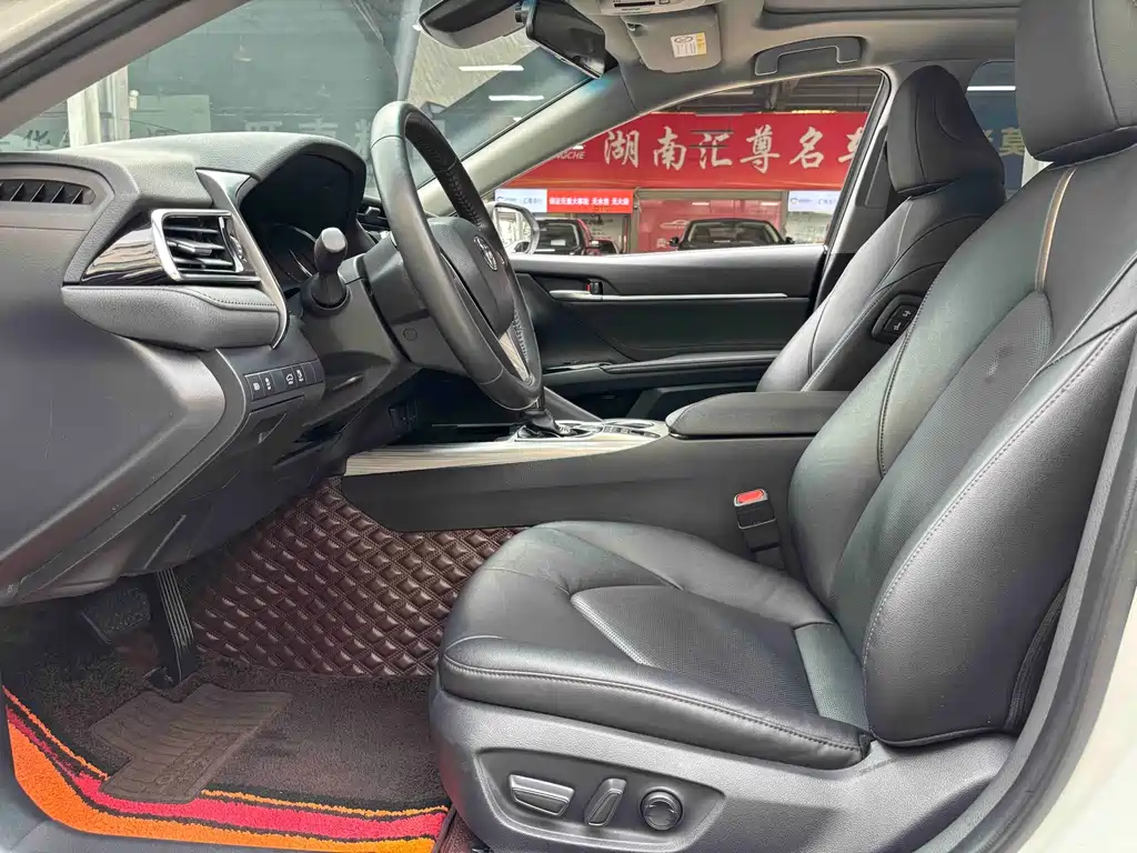 Toyota Camry — миниатюра 4