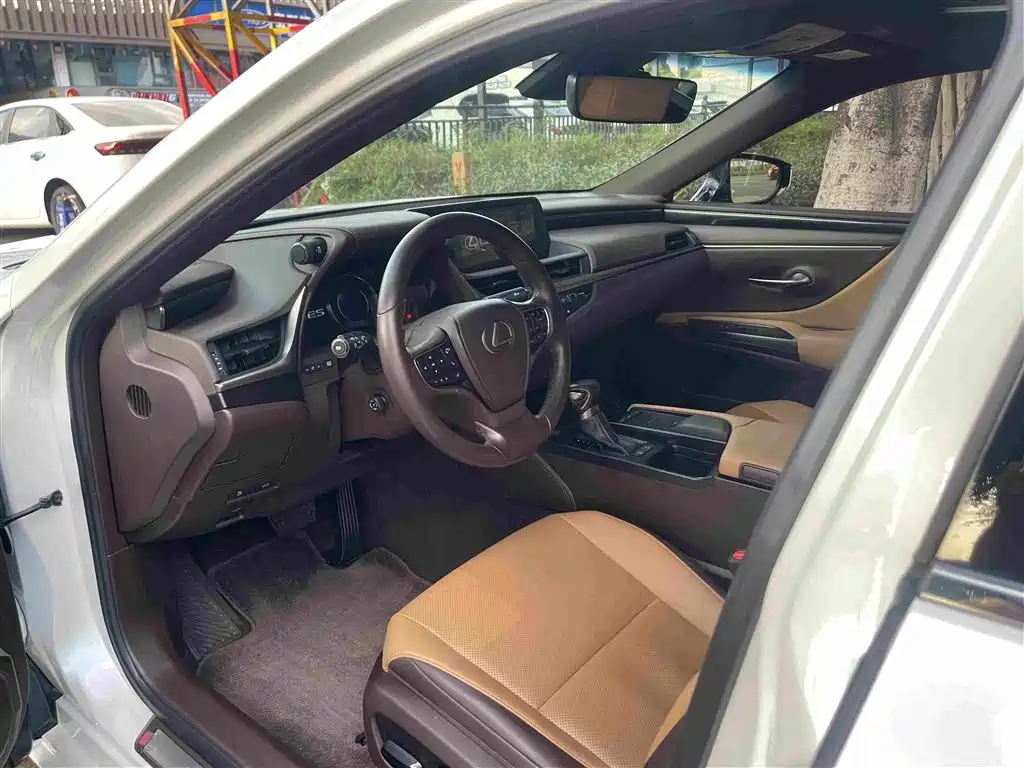 Lexus ES — миниатюра 14