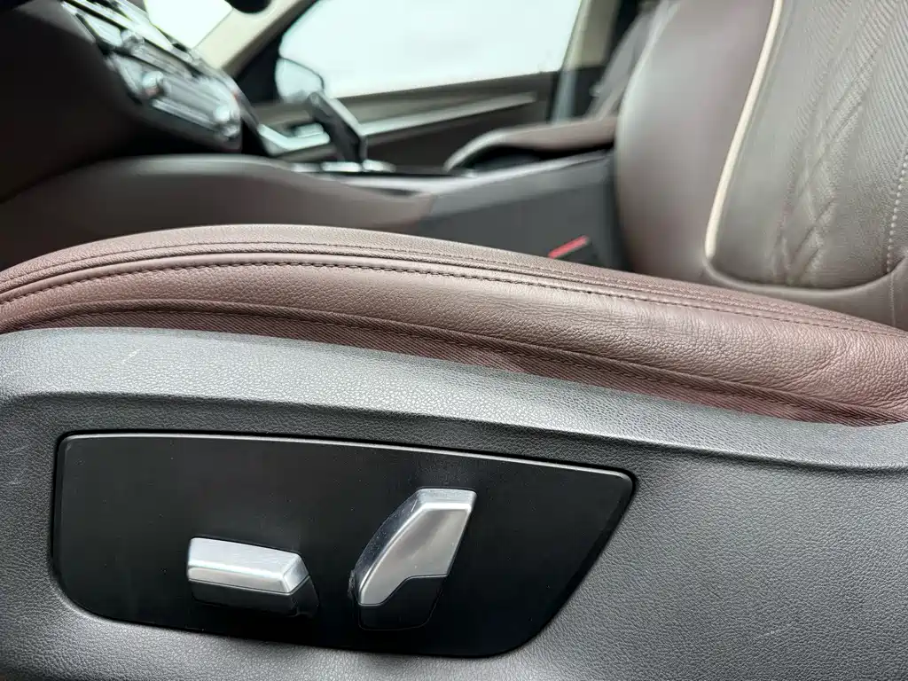BMW 5 Series — миниатюра 14