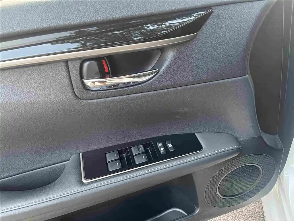Lexus ES — миниатюра 11