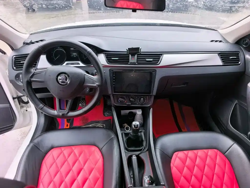 Skoda Rapid — миниатюра 10