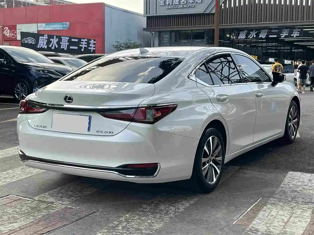 Lexus ES — миниатюра 6