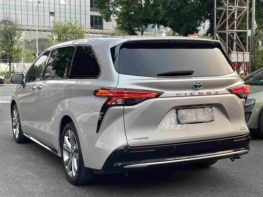 Toyota Sienna — миниатюра 5
