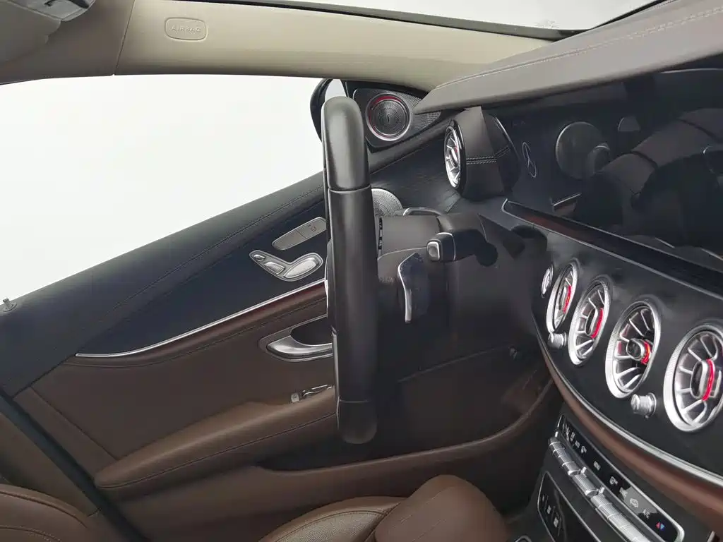Mercedes-Benz E-Class — миниатюра 22