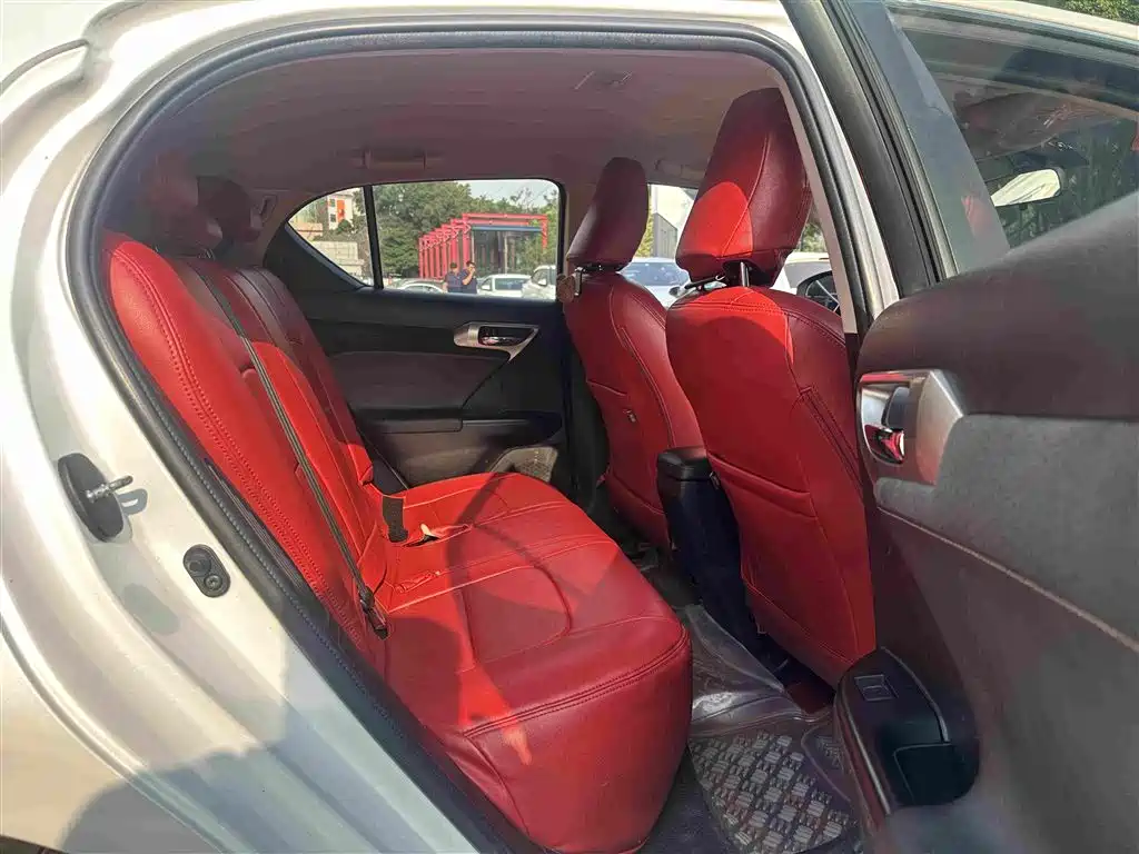 Lexus CT — миниатюра 12