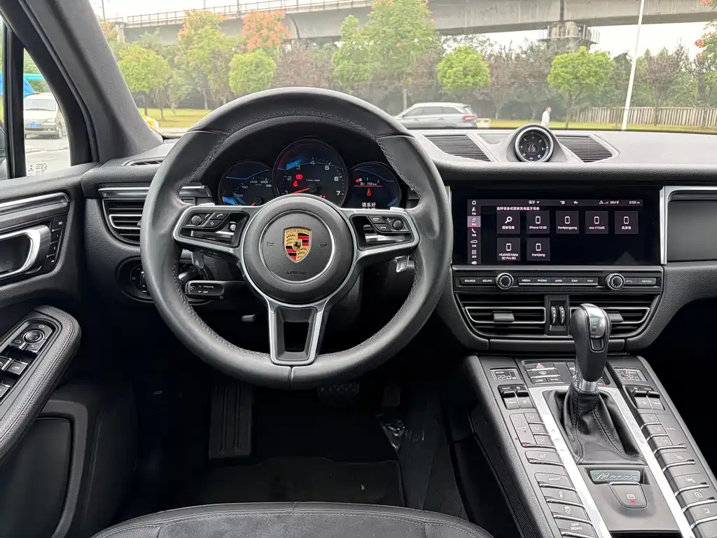 Porsche Macan — миниатюра 11