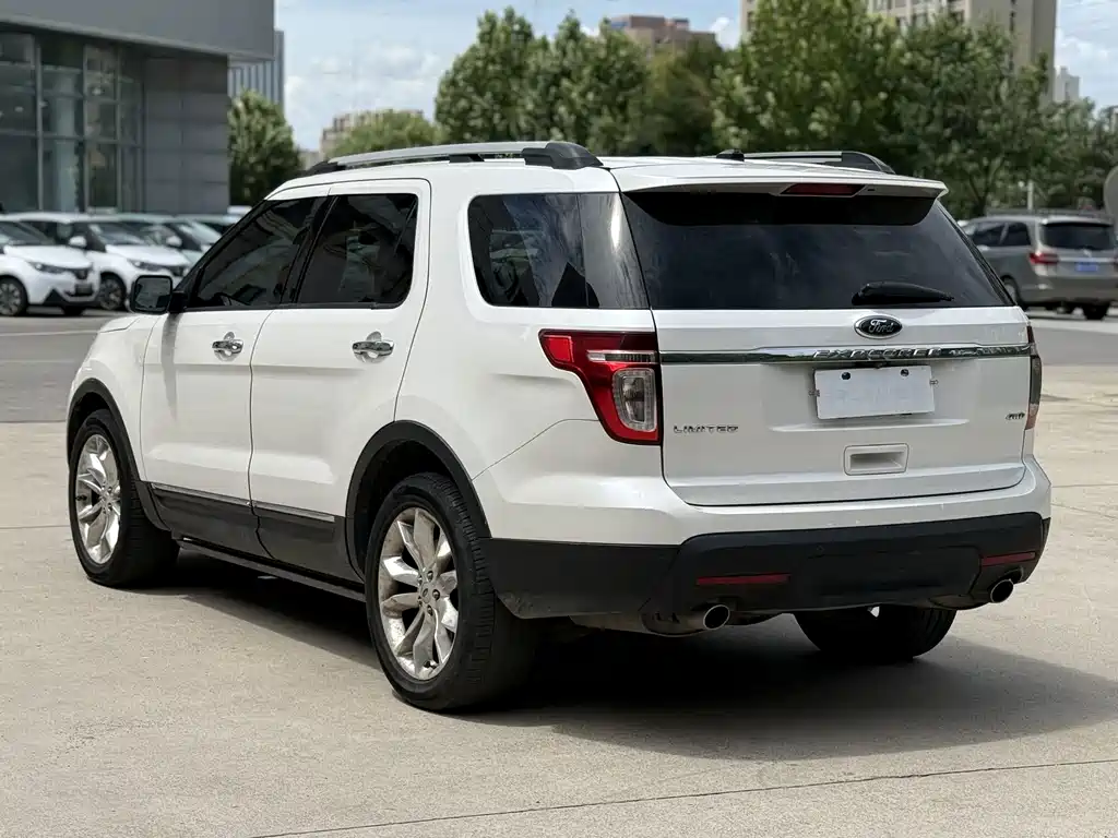 Ford Explorer (Import) — миниатюра 10