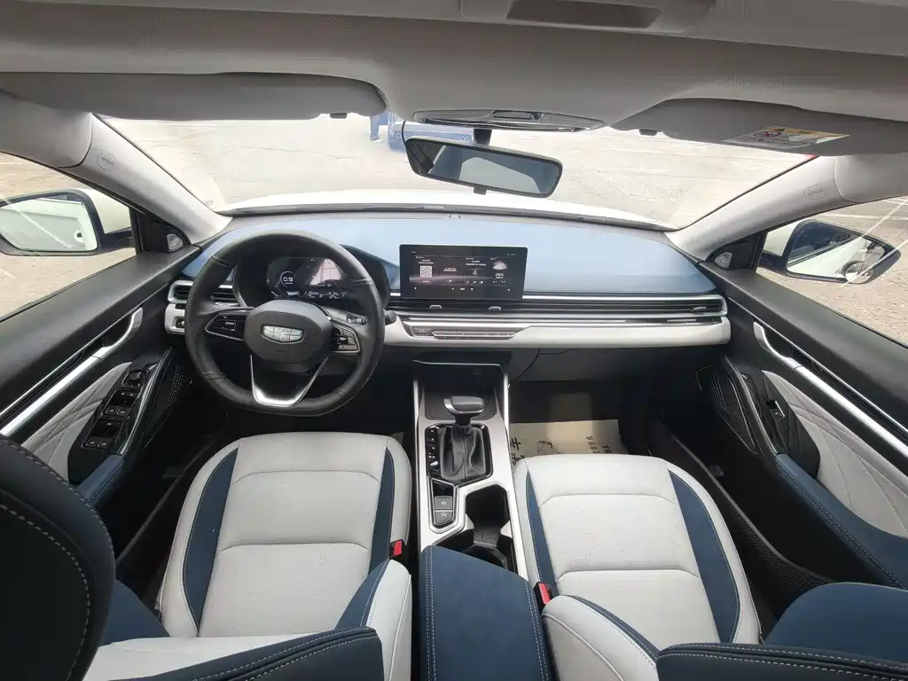Geely Emgrand 2022 4 1.5L CVT Flagship