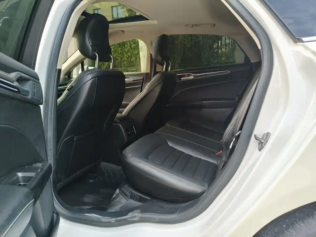 Ford Mondeo — миниатюра 6