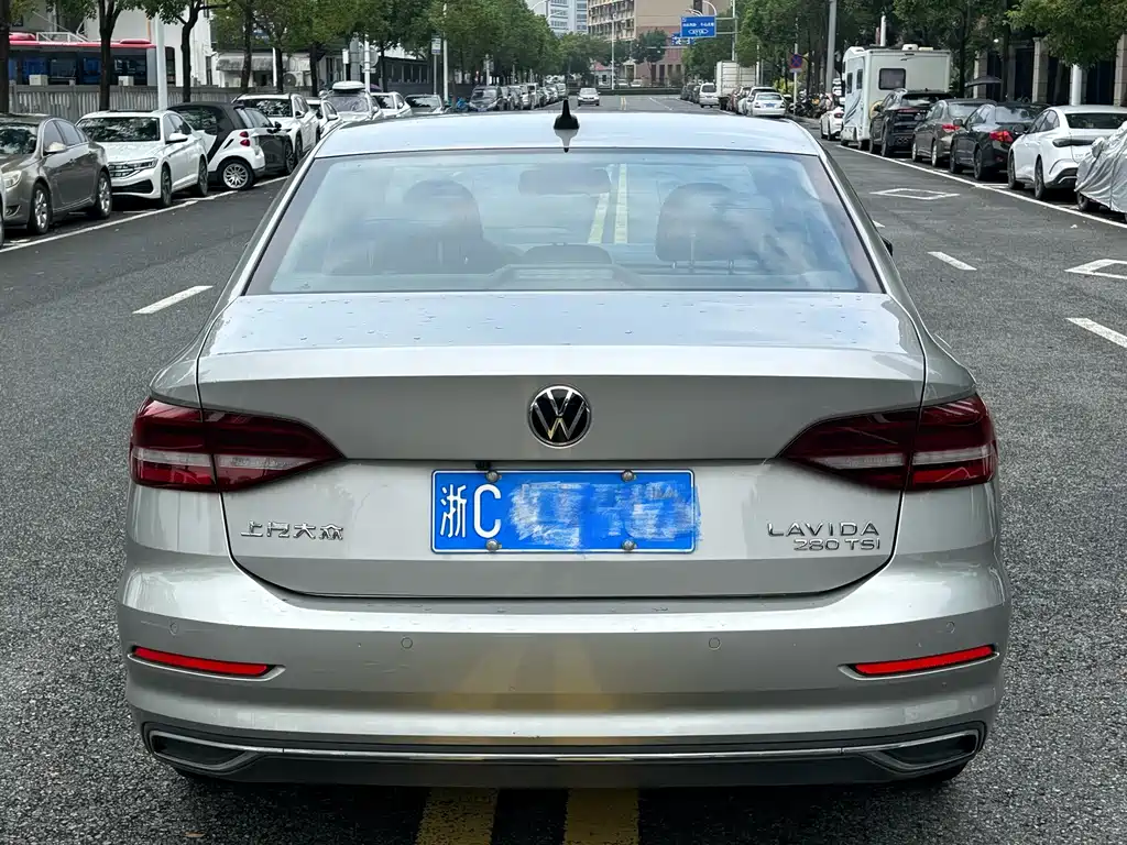 Volkswagen Lavida — миниатюра 5