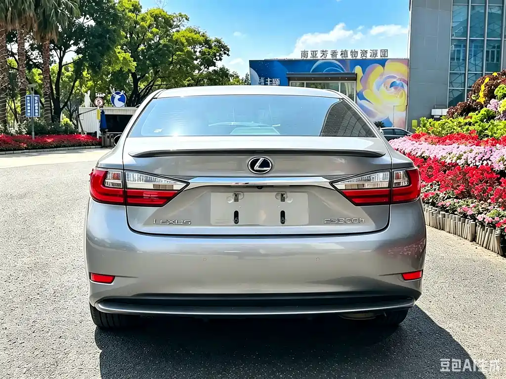 Lexus ES — миниатюра 11
