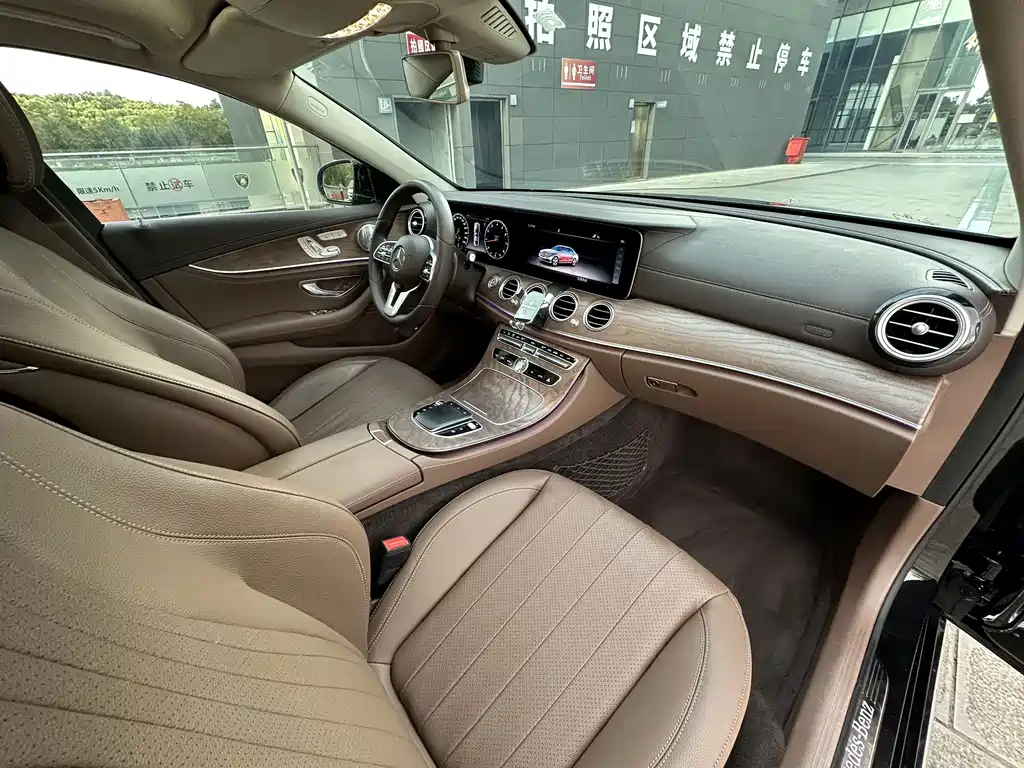 Mercedes-Benz E-Class — миниатюра 36