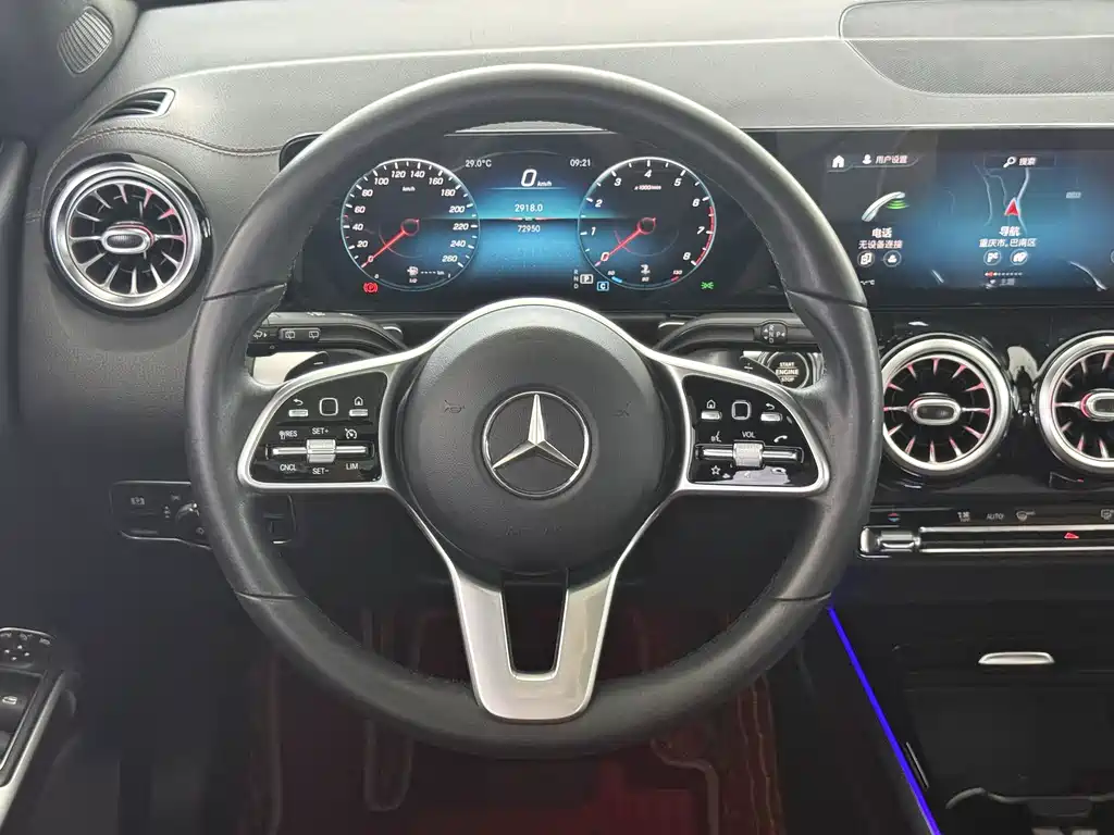Mercedes-Benz GLB — миниатюра 13