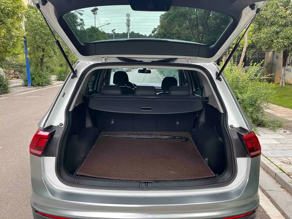 Volkswagen Tiguan L — миниатюра 23