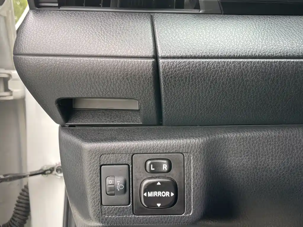 TOYOTA YARIS L ZHIXUAN