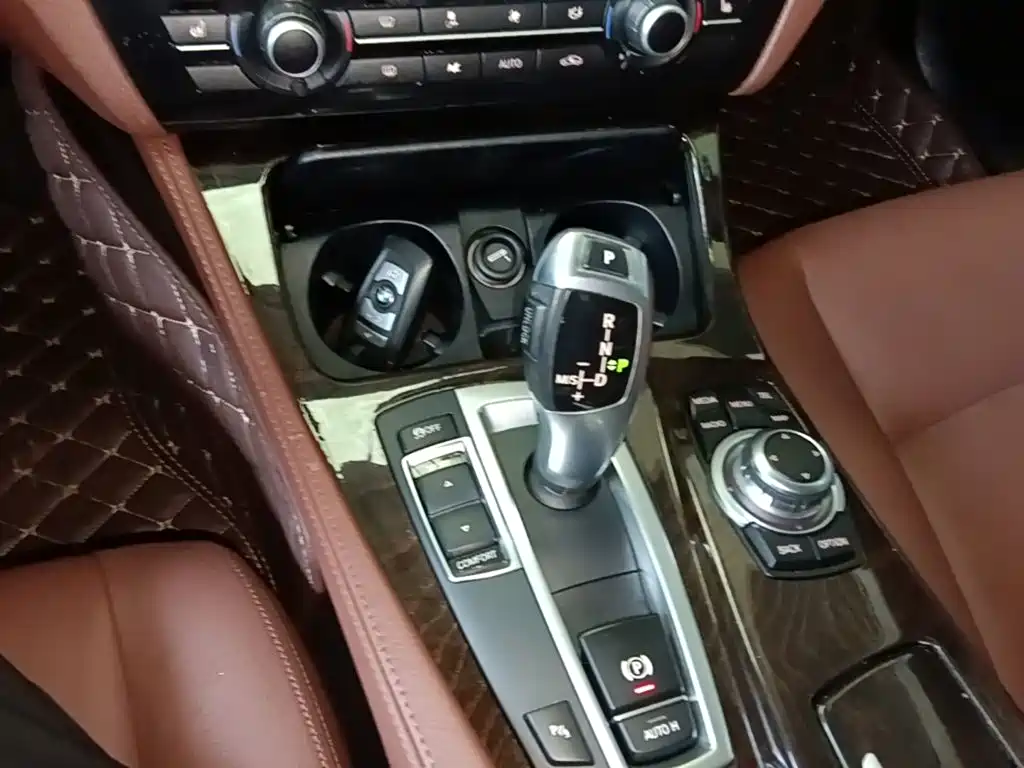 BMW 5 Series — миниатюра 14