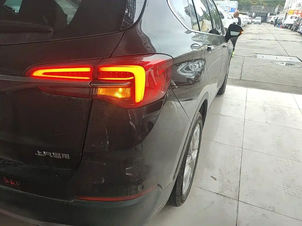 Buick Envision Plus — миниатюра 8